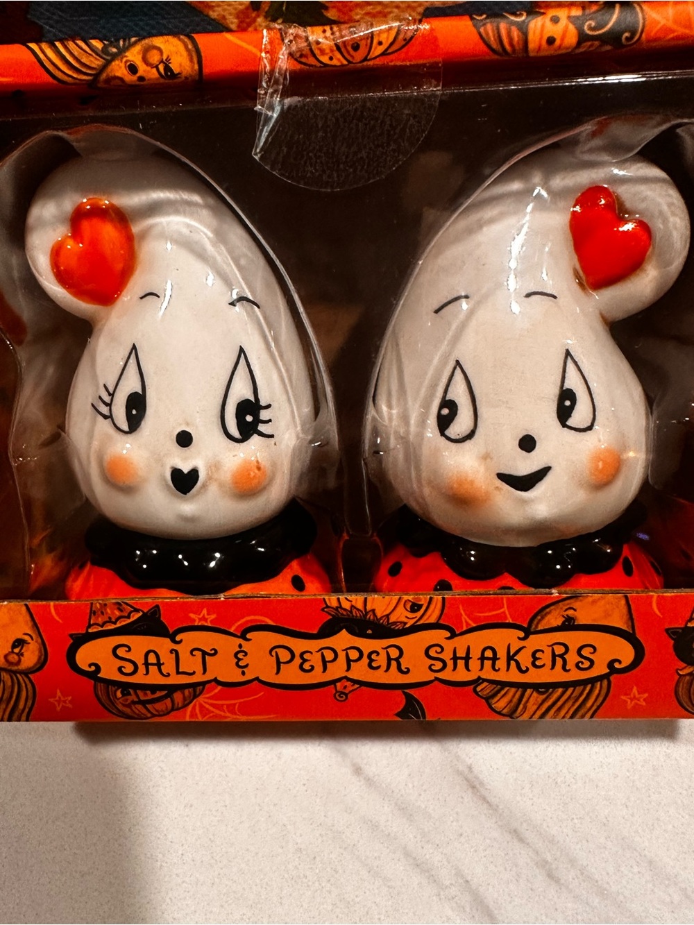 NIB Johanna Parker 2026 Sweetheart Ceramic Ghost Salt & Pepper Shakers Halloween - Picture 2 of 4